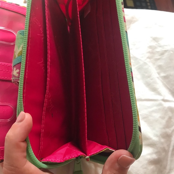 Vera Bradley Green Patterned Wallet & Glasses Case - Picture 2 of 11